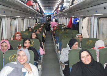 بالصور.. انطلاق أولى رحلات قطار الشباب بمشاركة 500 شاب وفتاة لزيارة معالم مصر التاريخية