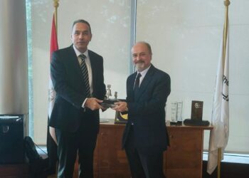 بحث التعاون بين بورصتي مصر وعمان في تطوير آليات التداول وتبادل الخبرات الفنية والتنظيمية