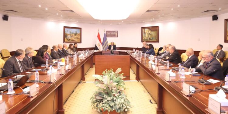الدكتور عمرو طلعت: نحرص على تعزيز التعاون المبنى على المصلحة المشتركة مع القطاع الخاص ونرحب بمشاركته فى إعداد مسودات القوانين