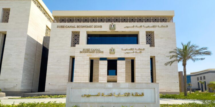 المنطقة الاقتصادية لقناة السويس تنفي رسو سفينة تحمل معدات عسكرية وأسلحة بميناء بورسعيد التابع للهيئة ومتجهة لميناء إحدى الدول