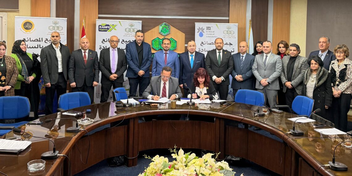 توقيع بروتوكول تعاون بين مستثمرى العاشر من رمضان  واتحاد المستثمرات العرب وجمعية سيدات الأعمال للتنمية