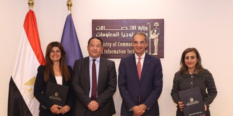 الدكتور عمرو طلعت يشهد توقيع مذكرة تفاهم  بين وزارة الاتصالات وشركة أورنچ مصر