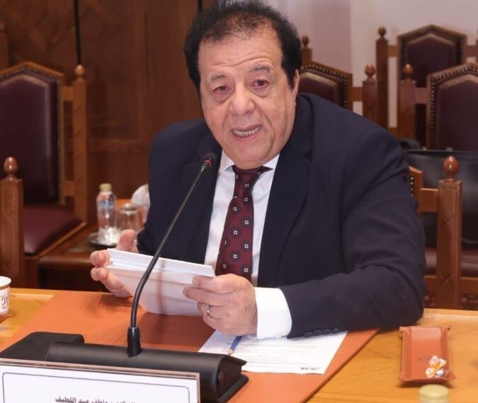 عاطف عبد اللطيف يضع تصورا لاستثمار السياحة في تعريف العالم بحضارة و ثقافة العرب