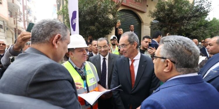 الدكتور عمرو طلعت خلال زيارته لمحافظة الدقهلية لافتتاح وتفقد عدد من مشروعات الاتصالات
