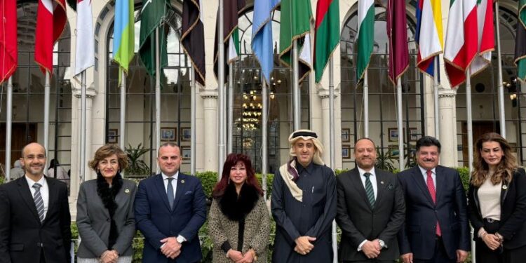 السفير الدكتور علي بن ابراهيم المالكي يلتقي وفد اتحاد المستثمرات العرب