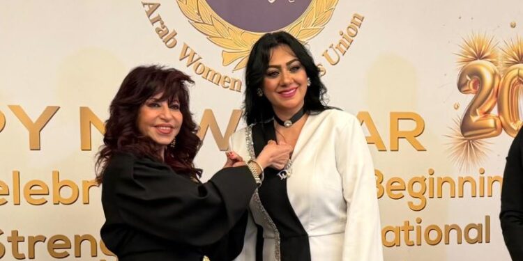 تكريم الإعلامية «نهى القط» من اتحاد المستثمرات العرب