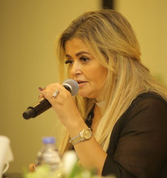 دينا عبد الفتاح