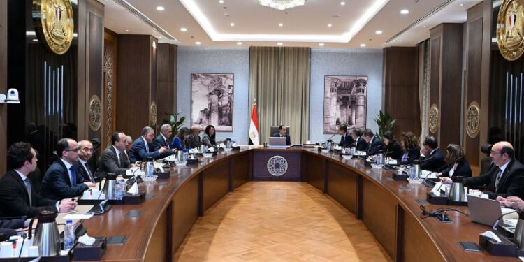 رئيس الوزراء يستقبل النائب الأول لرئيس البنك الأوروبي