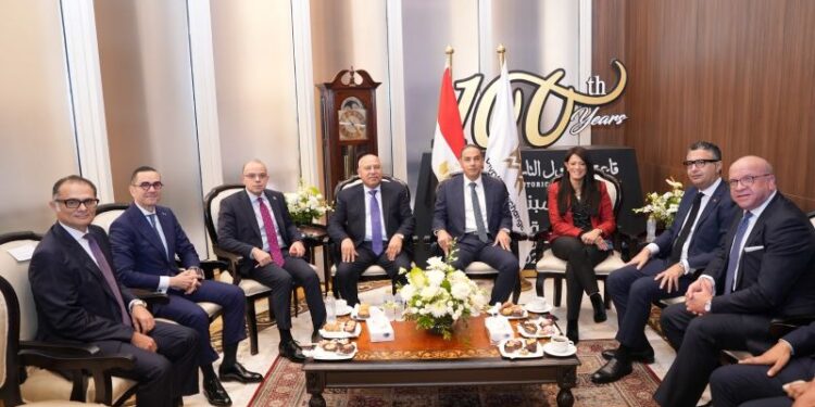 فريد يلقي كلمة رئيسية خلال افتتاح جلسة التداول بالبورصة