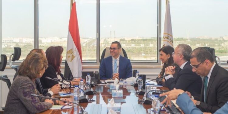 لقاء وزير الاستثمار بوفد اتحاد المستثمرات العرب
