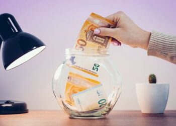 لماذا يفشل الشباب في الادخار رغم ارتفاع الرواتب؟