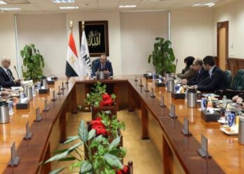 وزير الاتصالات يجتمع بأعضاء لجنة صناعة الاتصالات بالجهاز القومي لتنظيم الاتصالات