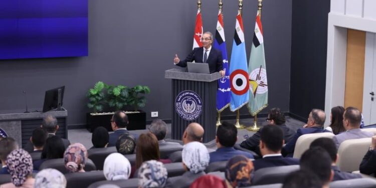 وزير الاتصالات يلتقى بملحقى الدفاع المرشحين للعمل بالسفارات المصرية بالخارج