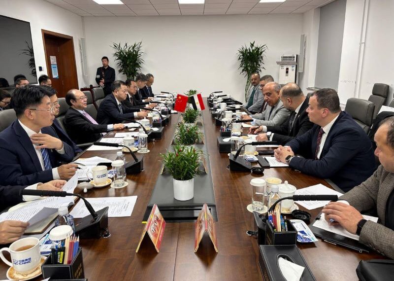 وزير الكهرباء خلال زيارته إلى العاصمة الصينية بكين