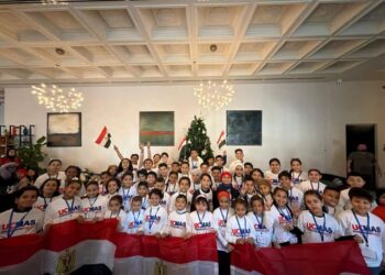 ٨٩ طفلًا مصريًا يرفعون علم مصر بجورجيا