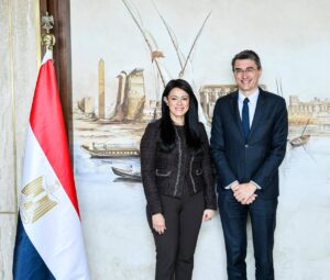 وزيرة التخطيط تلتقي مع المدير الإقليمي للبنك الدولي