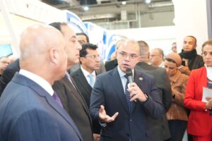 رئيس مجلس الوزراء يتفقد جناح هيئة الرقابة المالية بمعرض القاهرة الدولي للكتاب