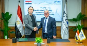 رئيس اقتصادية قناة السويس يوقع عقد شركة «أوروجلو مودا تكستايل» التركية