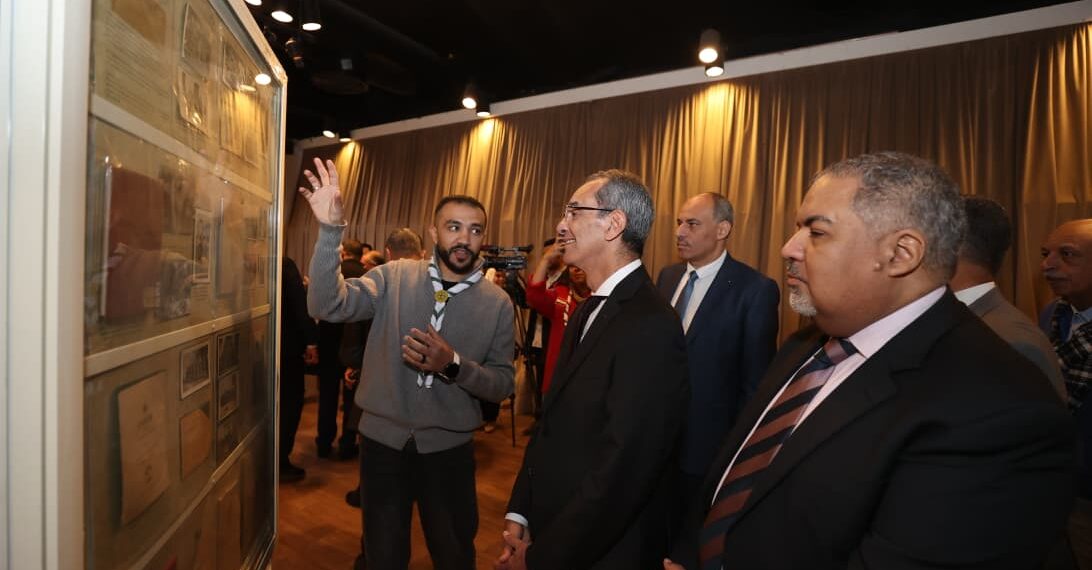 الدكتور عمرو طلعت يتفقد أجنحة معرض الرواد السنوى لهواة جمع الطوابع 2026