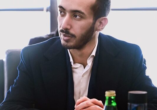 الأمير سلطان بن منصور آل سعود يترأس زيارة رسمية إلى المقر الرئيسي لشركة «إنفينيكس»
