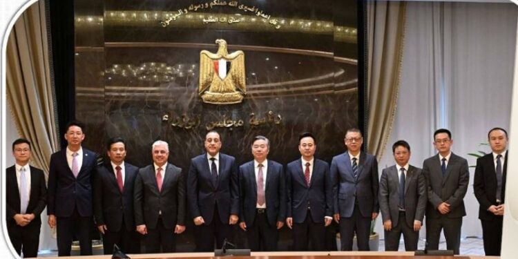إنشاء مجمع صناعي لإنتاج المنتجات الصحية