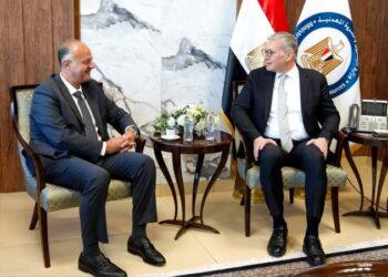 المهندس كريم بدوي خلال استقباله المهندس نادر زكي