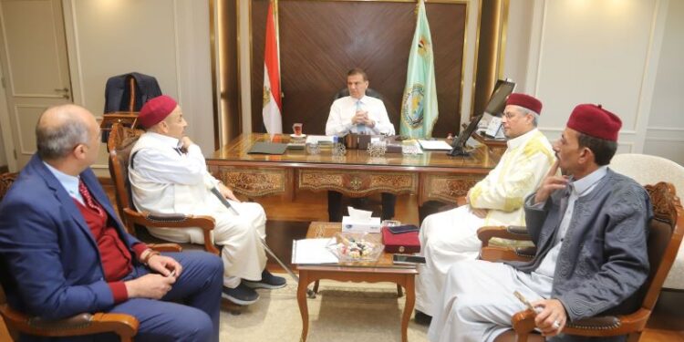وزير الزراعة يلتقي وفد من عمد ومشايخ مطروح ويوجه