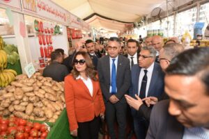 وزيرا التموين والتنمية المحلية ومحافظ الدقهلية يفتتحون معرض أهلاً رمضان