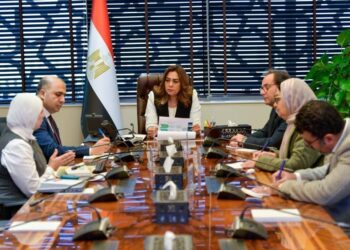 وضع عقوبات رادعة للحد من استخدام الأكياس البلاستيكية