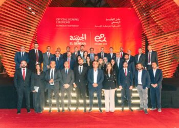 «e& Business» توقع اتفاقية لتطوير جنينتي «الحيوانات» و«الأورمان»