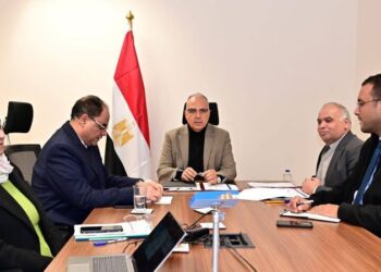 الدكتور سويلم يتابع موقف «المشروع القومي لضبط نهر النيل وفرعيه»