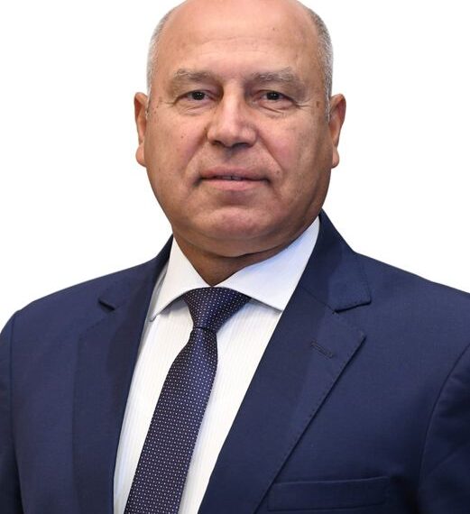 الفريق مهندس كامل الوزير وزير النقل