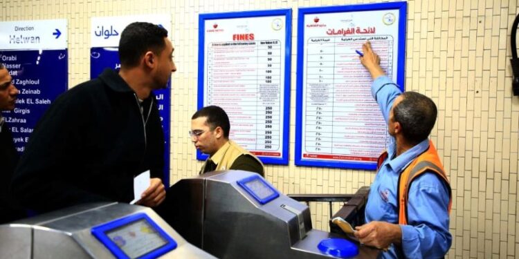 اللوحات الإرشادية الموجهه لجمهور ركاب المترو