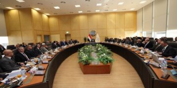 وزير النقل يترأس أعمال الجمعية العامة وغير العادية للشركة القابضة للنقل البحري والبري