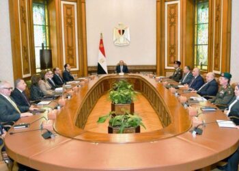 رئيس الجمهورية خلال اجتماعه مع مجلس أمناء الأكاديمية الوطنية لتدريب وتأهيل الشباب