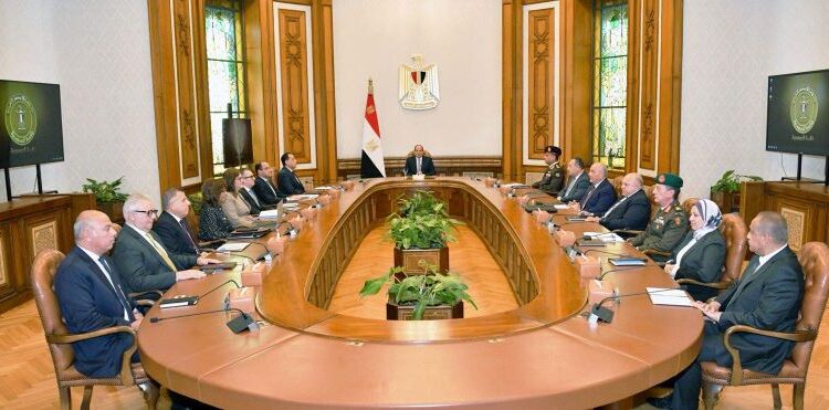رئيس الجمهورية خلال اجتماعه مع مجلس أمناء الأكاديمية الوطنية لتدريب وتأهيل الشباب