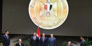 رئيس الوزراء يشهد مراسم توقيع ثلاث اتفاقيات