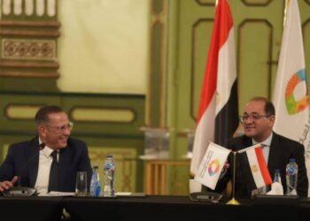 وزير المالية في جلسة نقاشية مع رئيس وأعضاء الاتحاد العام للغرف السياحية: