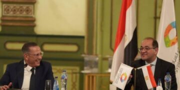 وزير المالية في جلسة نقاشية مع رئيس وأعضاء الاتحاد العام للغرف السياحية: