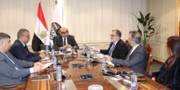 لقاء وزير قطاع الأعمال العام مع ممثلي شركة TECAM الإسبانية