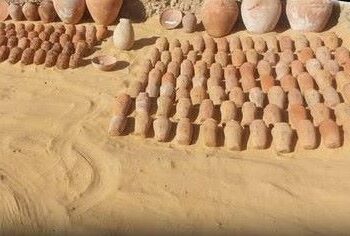 مجموعة من المقابر الصخرية