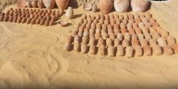 مجموعة من المقابر الصخرية