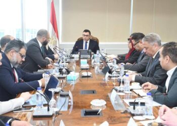 وزير الإسكان يتابع الإجراءات المتخذة لتدشين منصة تصدير العقار