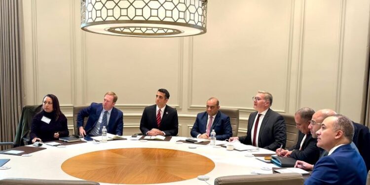 وزير البترول خلال لقاؤه مع قيادات شركة «شيفرون الأمريكية»