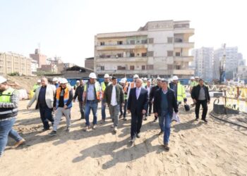  وزير النقل خلال الجولة التفقدية لمحطة الملك الصالح