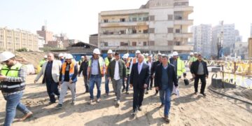  وزير النقل خلال الجولة التفقدية لمحطة الملك الصالح