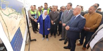 وزير النقل يتفقد مواقع العمل بمشروع تطوير الطريق الدولي الساحلي