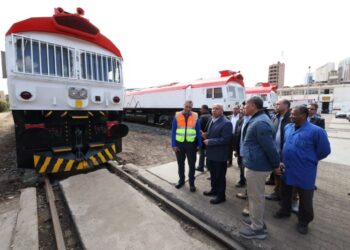 وزير النقل يتفقد ورش إيرماس