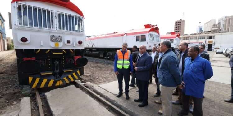 وزير النقل يتفقد ورش إيرماس