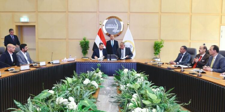 وزير النقل يشهد توقيع برتوكول تعاون مشترك بين شركة سوبر جيت وشركة بوسطة